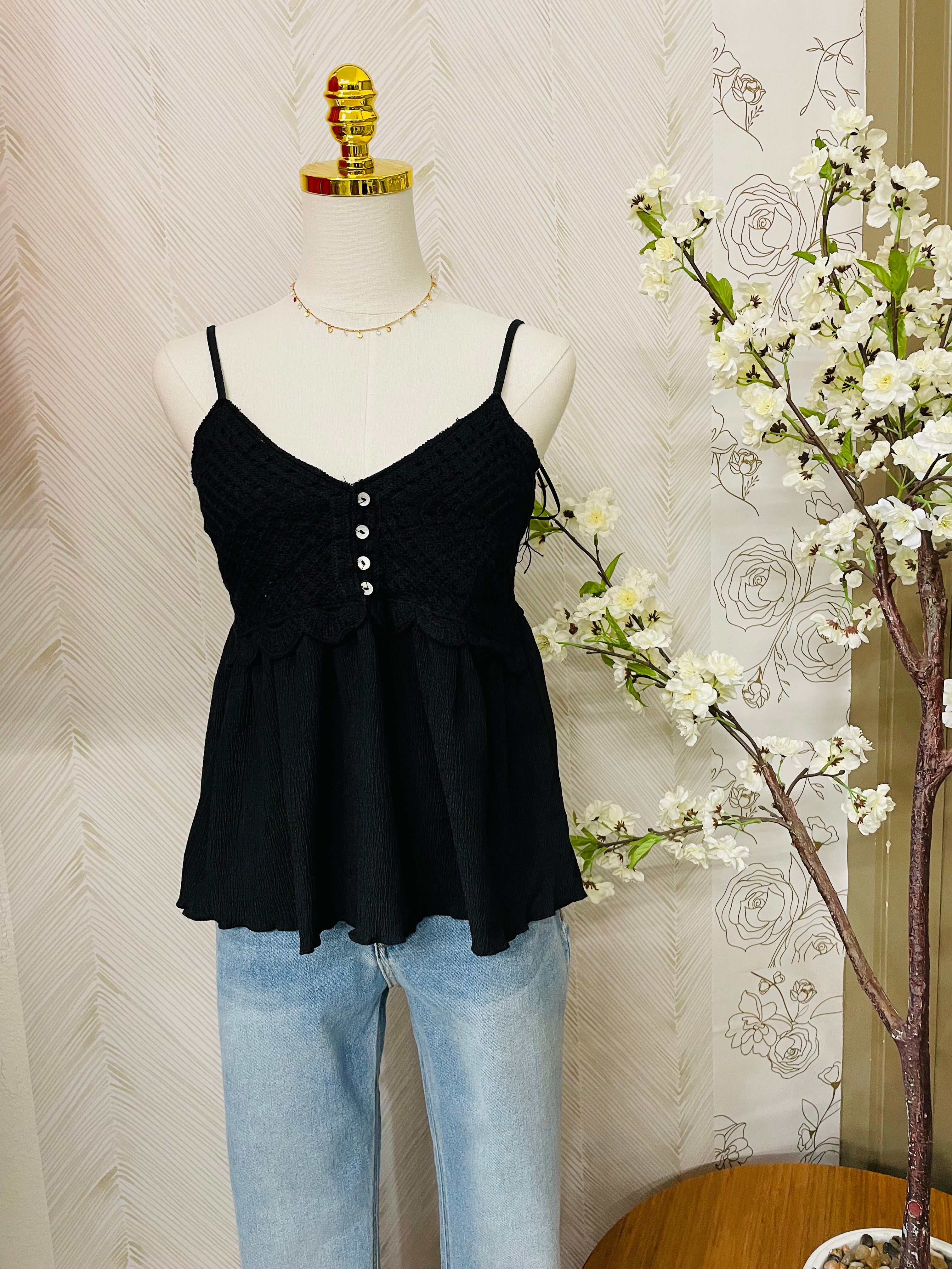 Blk crochet detail top